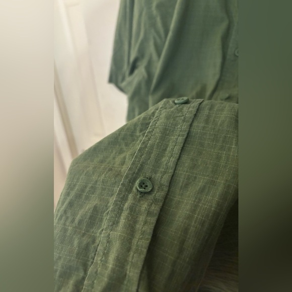 Mountain Hardwear Cotton Blend Button Down Short Sleeve in Green, Size L - Picture 9 of 9